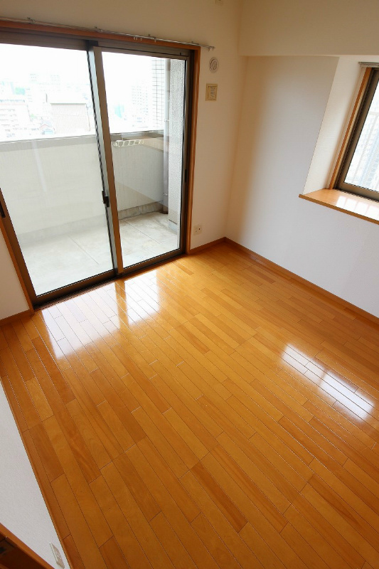 FARO戸畑駅前マンション  角部屋なので出窓も付いています
