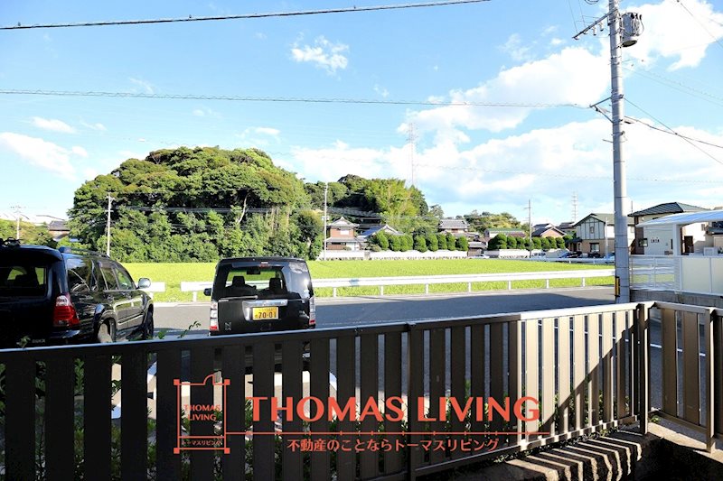 ノーヴァひびきの 建物前は田んぼが広がっており、日当たり良好です♪