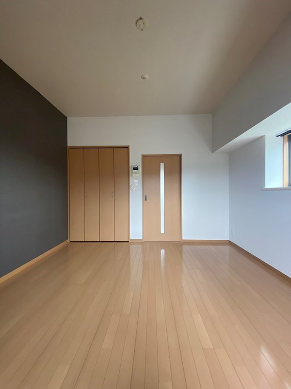 Hamiel下曽根  ※別号室の写真です。8帖の広めの洋室です