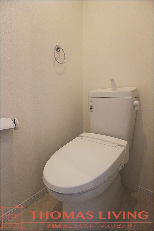 ディオーネ 広々としたトイレになります。