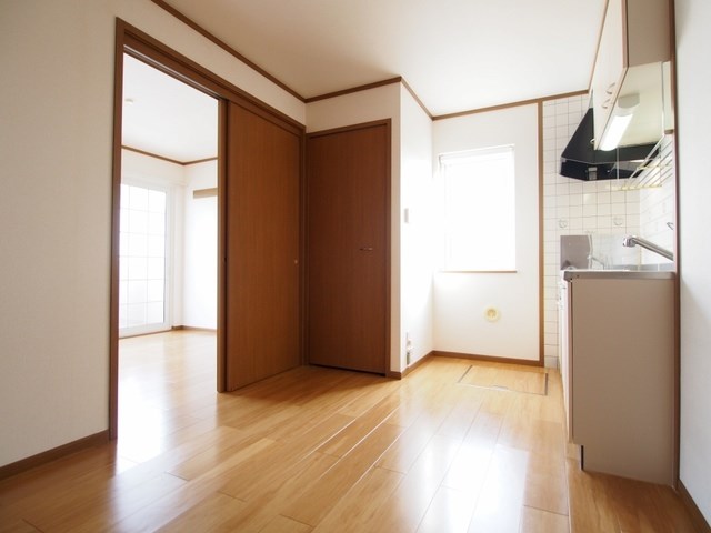 ハイラーク中の原 C棟  DKにも収納があります。