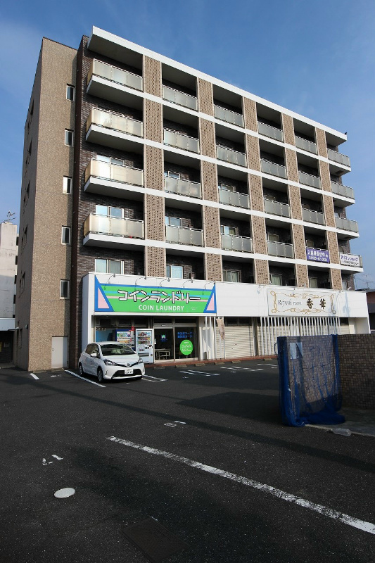 寿山ビル  バス停まで徒歩5分のオートロックマンションです。