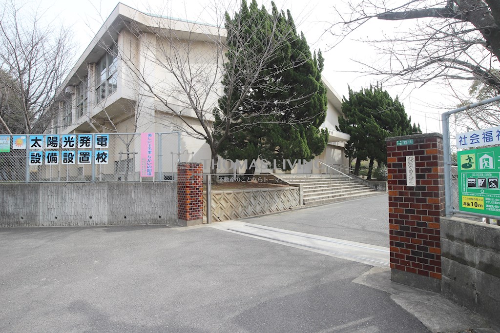 シャトレ中井  北九州市立中井小学校