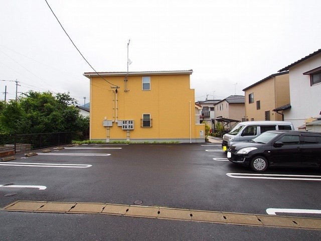 フラワーヒルズ 駐車場
