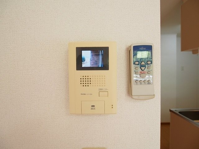 フィデール建郷 モニタ付きインターホンで来客確認が出来ます。