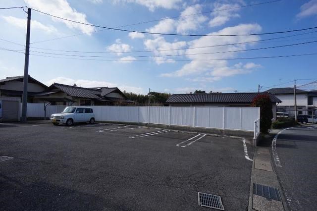 フィデール建郷 駐車場