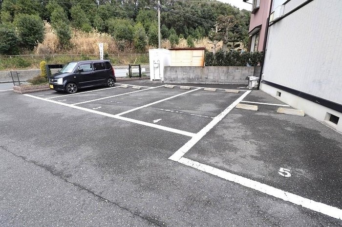 ガーデンヒルズ　A棟 駐車場