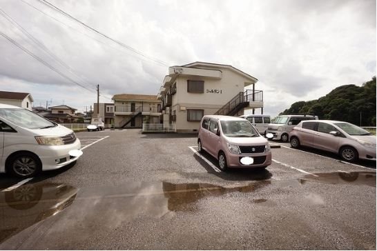 シャルダンⅡ 駐車場