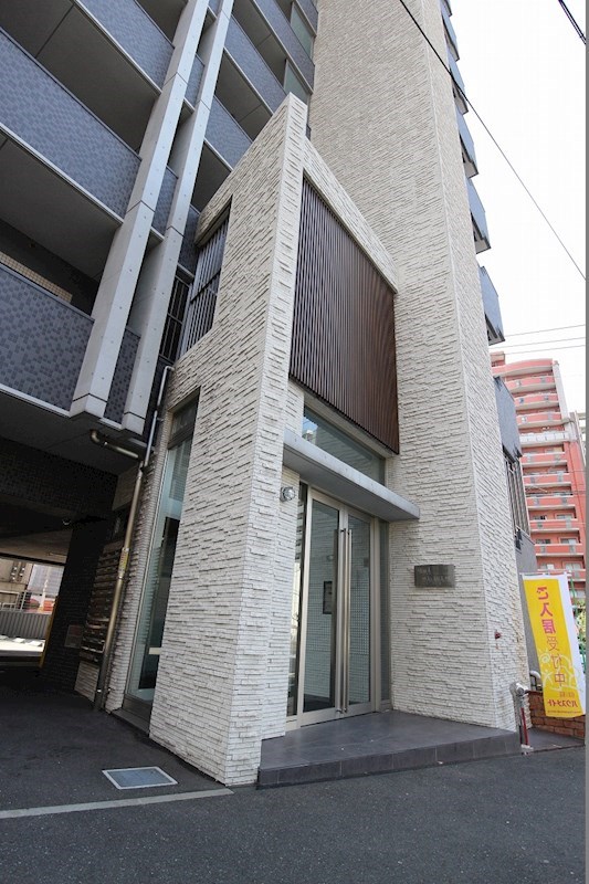 ミーナ原町 オートロックや防犯カメラも備わっています。