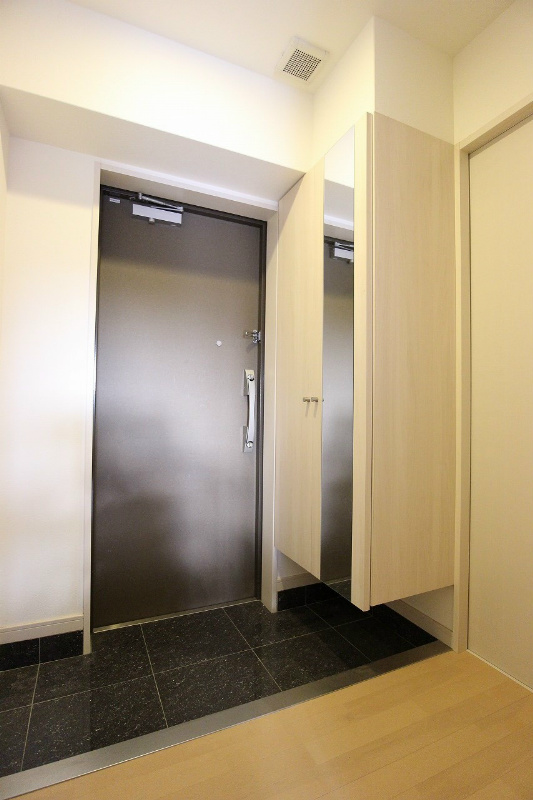 ミーナ原町 収納力の高いシューズボックス付きです。