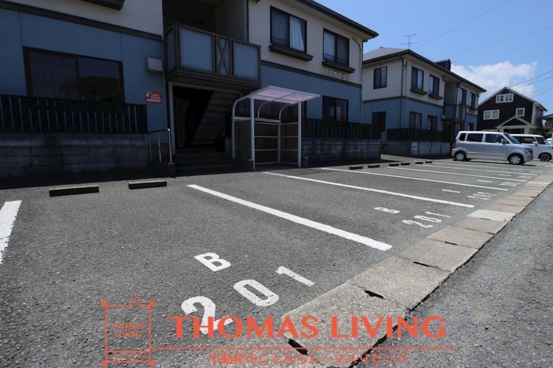 ドエル鴨生田 B棟 駐車場