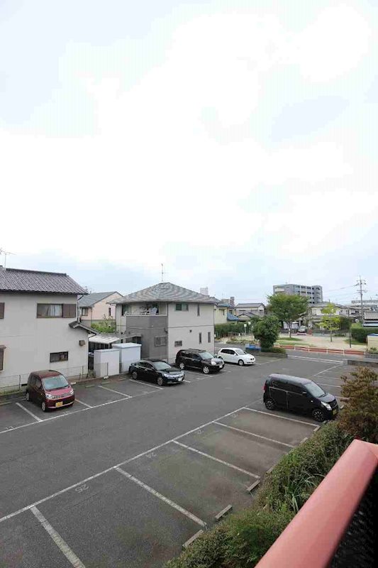 アヴェニールせいわ　B棟 駐車場