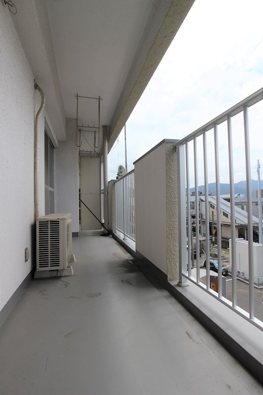 第二原ビル 風通しの良いベランダです。