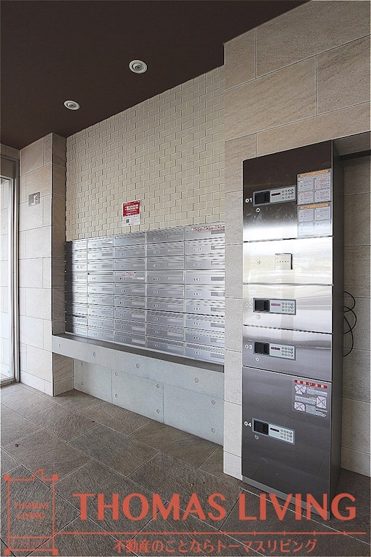 福岡県北九州市八幡東区槻田２丁目 宅配boxやダイヤル式のポストもあります。