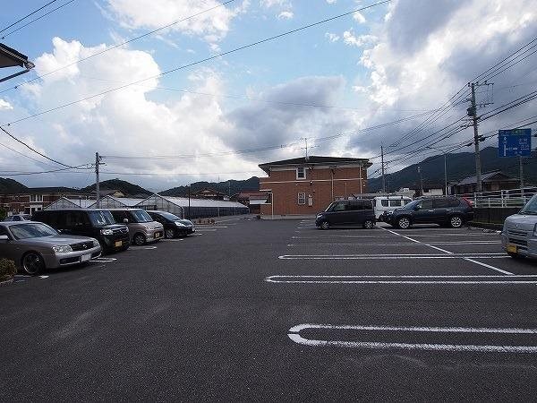 サンフラワー・アべニュー　D棟 駐車場