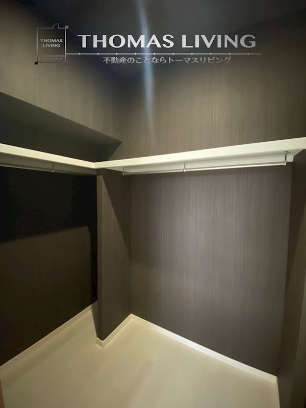 THE SQUARE Central Residence  ウォークインクローゼットにたっぷり収納できます