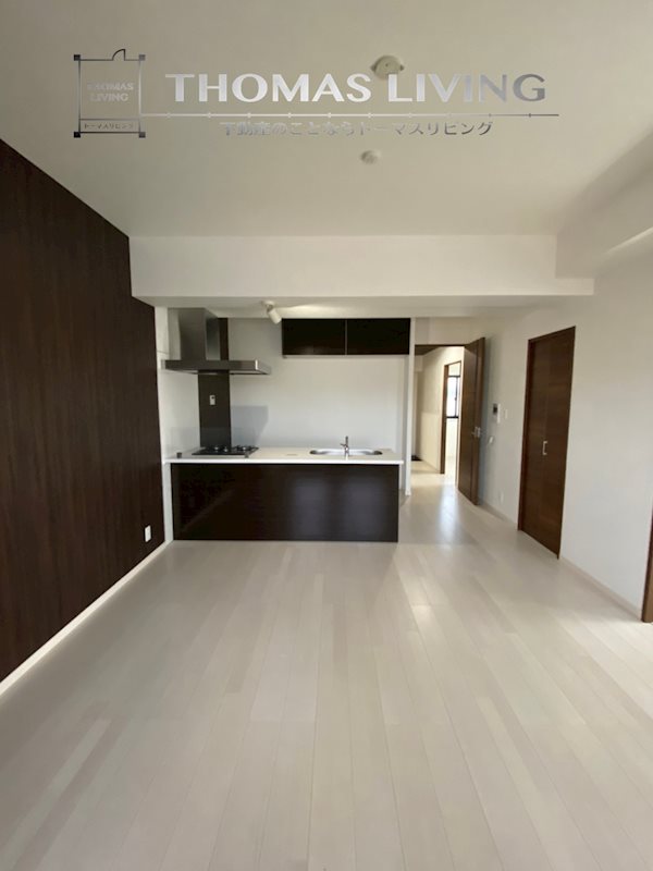 THE SQUARE Central Residence  13.6帖の広々としたリビング