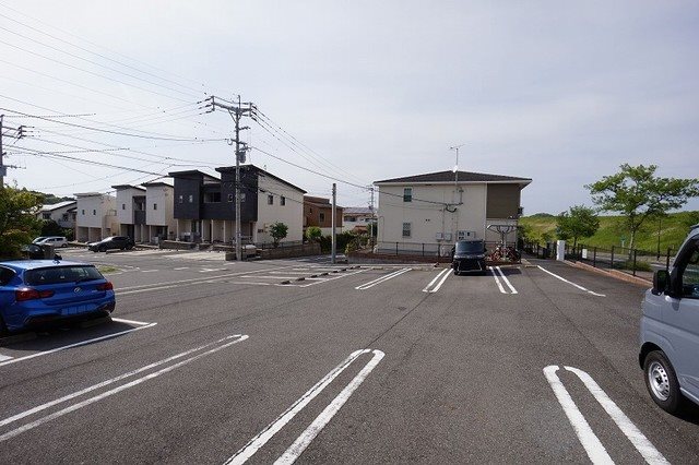フレグランス A棟  駐車場