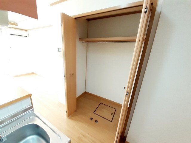 ジャン・アヴニール　E棟 収納