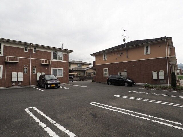 フィーノヴィラⅢ 駐車場