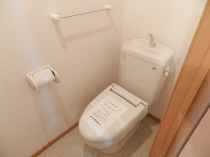 Sone Apartment　Ｂ棟 ※別号室の画像です。温水洗浄便座です。