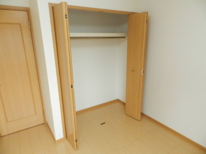 サンパーク曽根  ※別号室の画像です。大容量のクローゼットです。