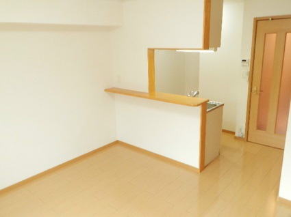 Sone Apartment　Ｂ棟 ※別号室の画像です。人気のカウンターキッチンです。