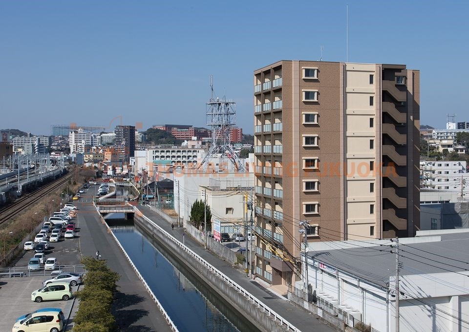 City Court 折尾 南にも北にも出られる便利なエントランスです。