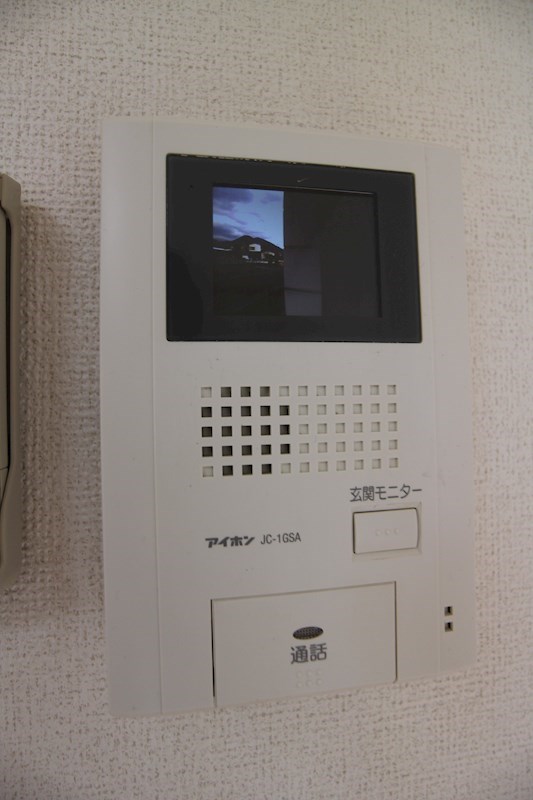 メゾン若園 B棟 相手の顔の見えるインターホンです。