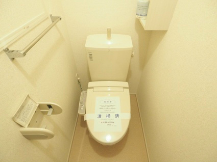 グラン エスポワール ※別号室の写真です。温水洗浄便座です。
