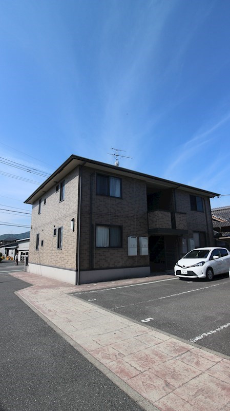 リビングタウン中曽根　A棟 広いスペースで駐車も楽々！