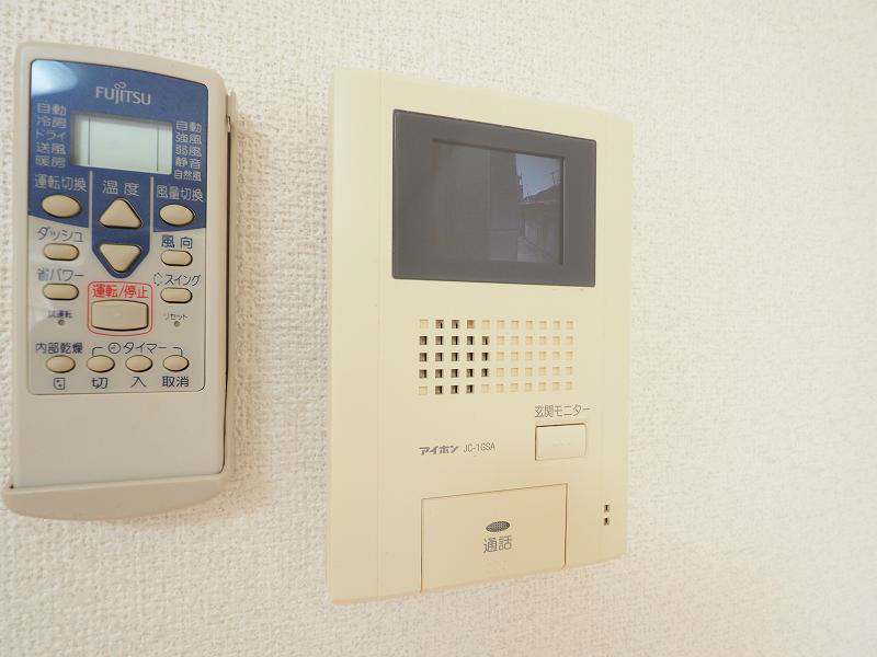 サンレミ葛原 A棟  外が見える安心感。モニターホンです。