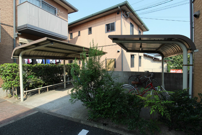 咲ら坂Hi！　I棟  屋根付きの駐輪場です。