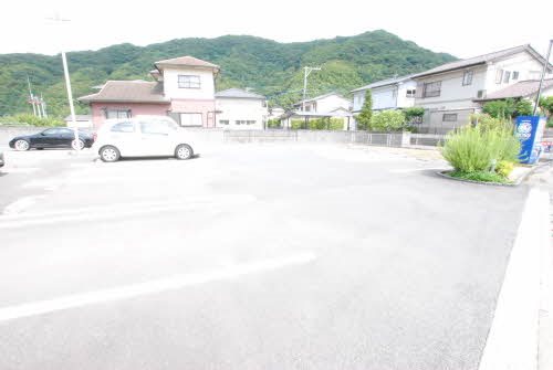 パルテール・ヴィラⅡ 駐車場
