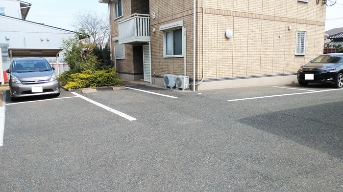 シャトン・アイ　A棟 駐車場