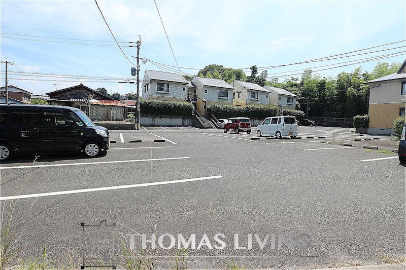 ヴィラ・サンロイヤル C棟  駐車スペースです。