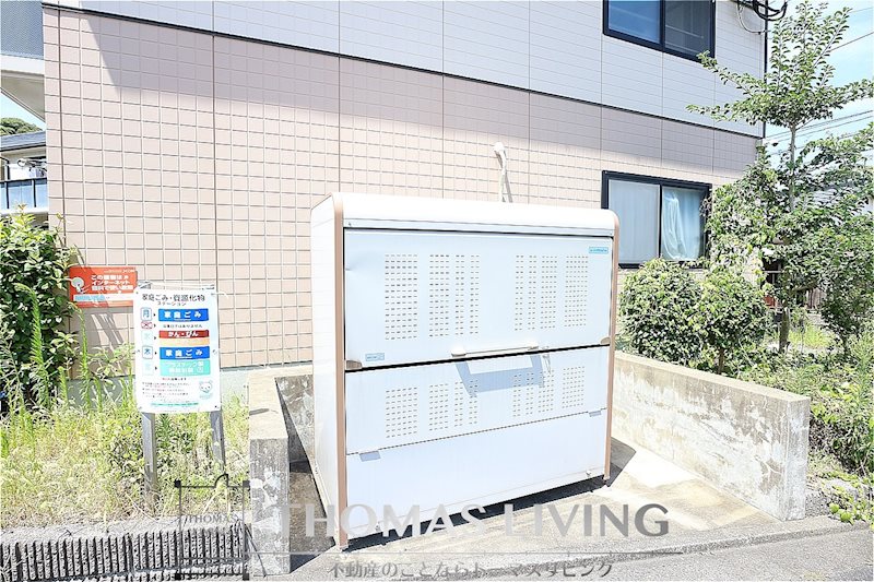 ヴィラ・サンロイヤル B棟  敷地内ゴミ置き場です。