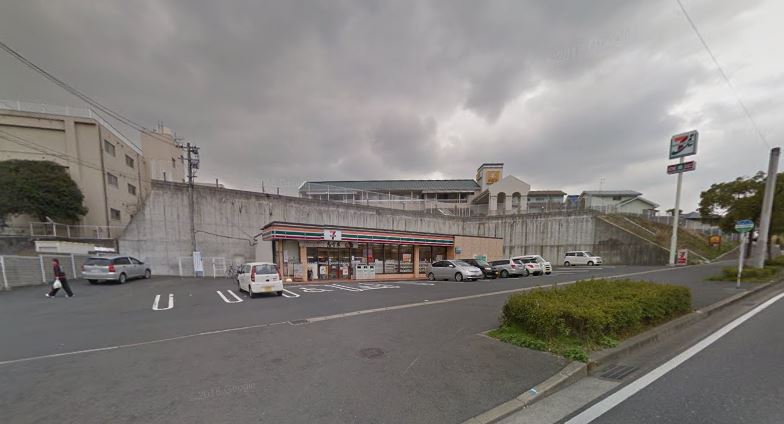 ile ｾﾌﾞﾝｲﾚﾌﾞﾝ 八幡浅川1丁目店