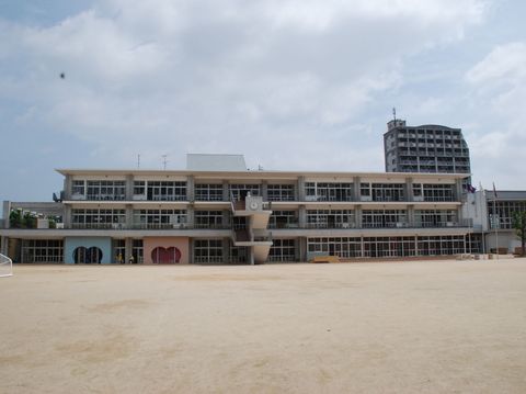 Ariga10 C棟 北九州市立花尾小学校