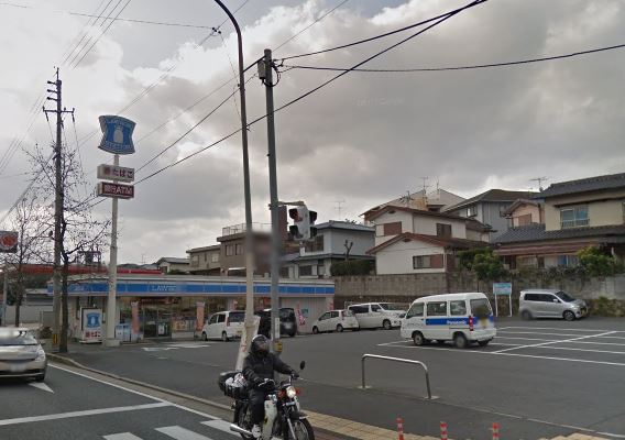 ラグナ・セカGarage03  ﾛｰｿﾝ 八幡日吉台二丁目店