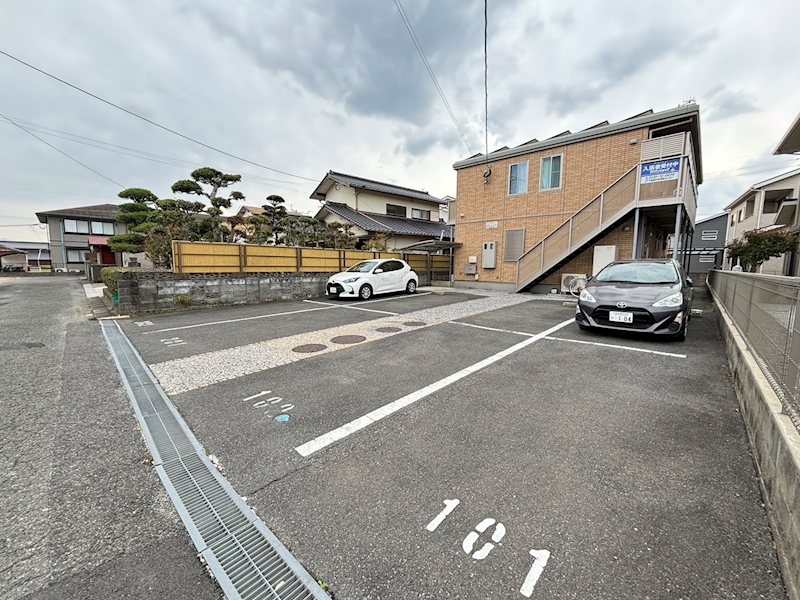 K・Mハイム 駐車場