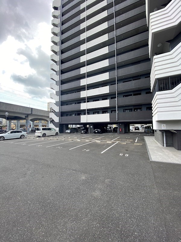 グランドパレスステーションテラス行橋 駐車場