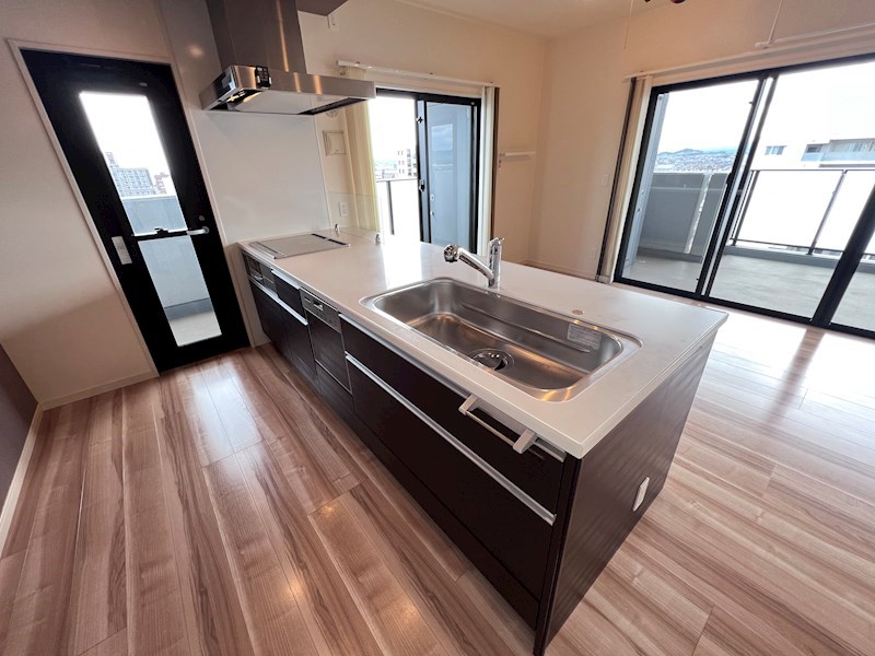 グランドパレスステーションテラス行橋 人気のカウンターキッチン。