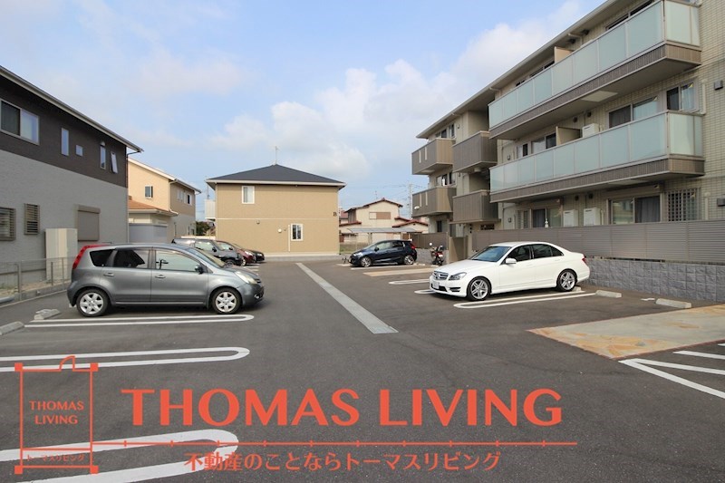 メゾン・ラフィーネ A棟   駐車場