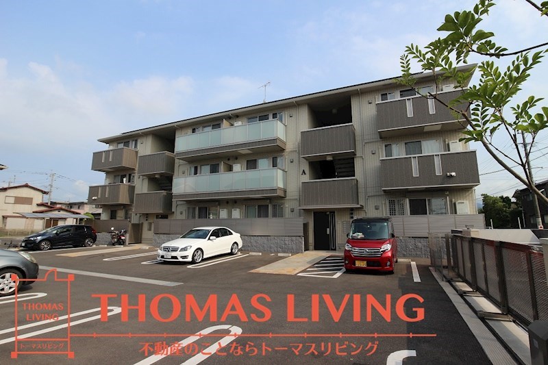 メゾン・ラフィーネ A棟   防犯シャッターゲート付き。