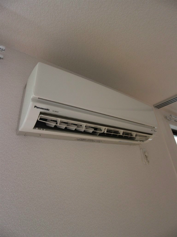 アミコート エミ 冷暖房が備わっています。