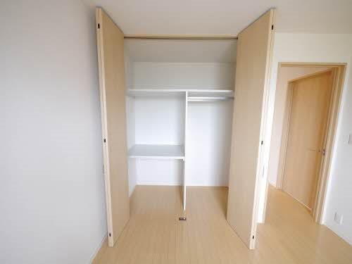 シャーメゾン西泉　＊　Ｃ棟   収納