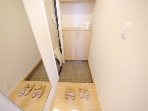 シャーメゾン西泉　＊　Ｃ棟   玄関