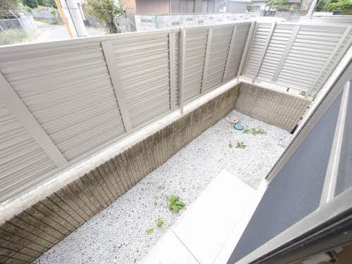 シャーメゾン西泉　＊　Ｃ棟   ベランダ