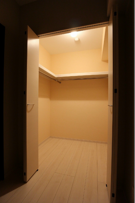 AGORA中原 ウォークインクローゼットは大きく助かります。